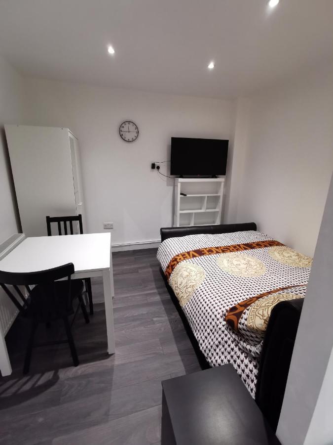Studio Self Contained Double Bedroom Londýn Exteriér fotografie