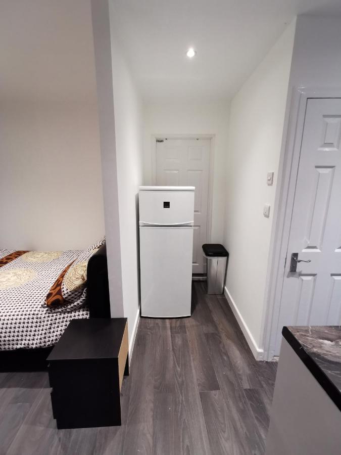 Studio Self Contained Double Bedroom Londýn Exteriér fotografie